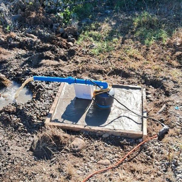 Sistema de distribución y acumulación para agua potable y riego (agrícola y domiciliario).